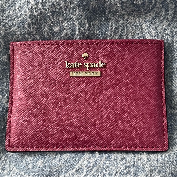 KATE SPADE CAMERON CARD HOLDER . Red Saffiano leather and gold hardware